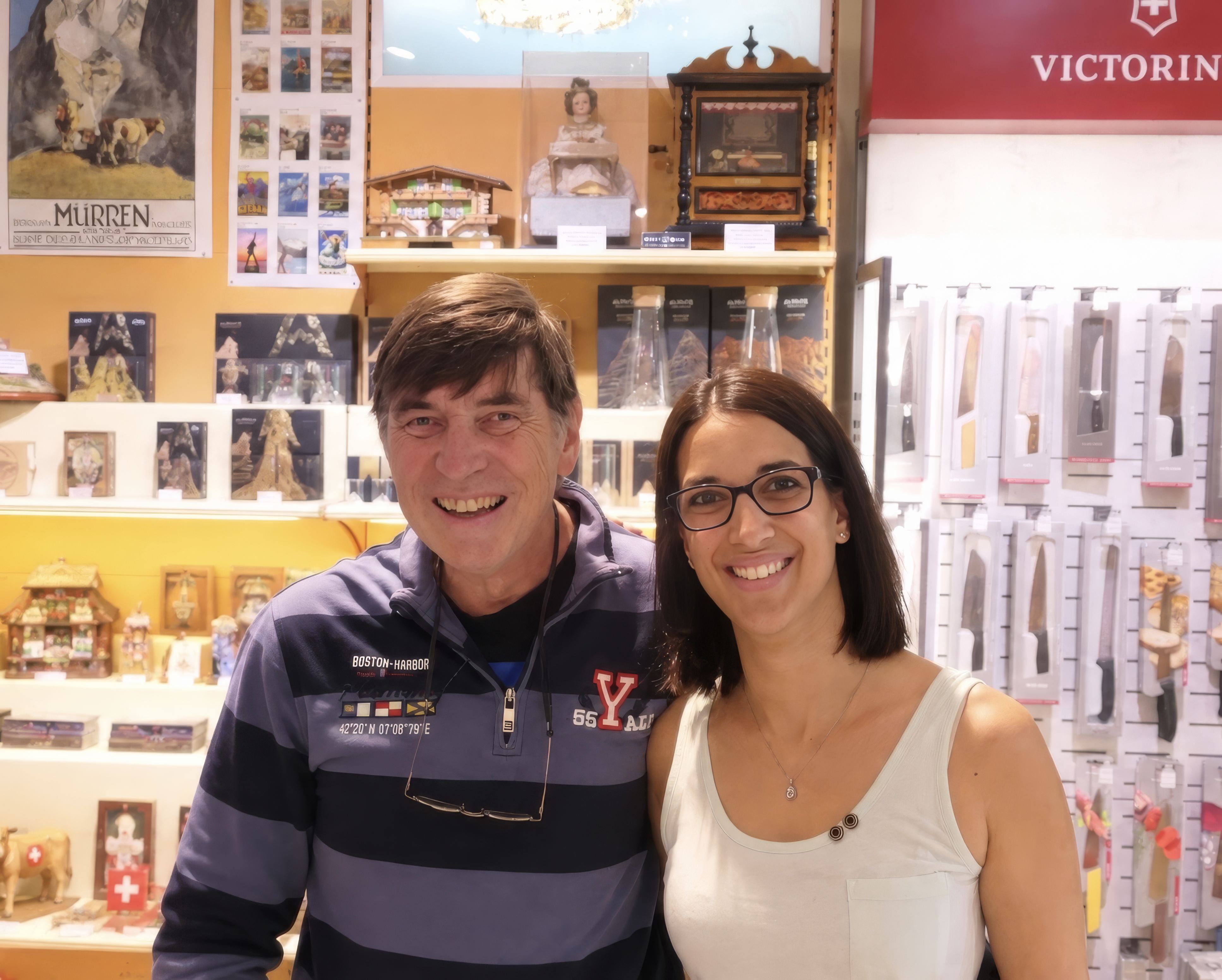 Trois générations de la famille du Bazar Suisse dans le magasin
